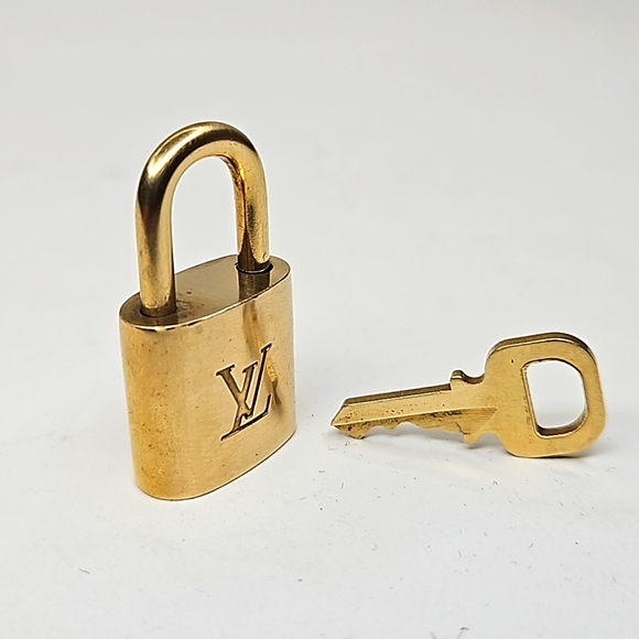 Authentic Louis Vuitton LV Monogram Lock & Key - Picture 4 of 16